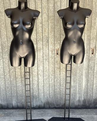 MANICHINI MEZZO BUSTO CON PIANTANA