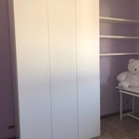 Armadio e mensole per camera