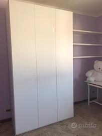 Armadio e mensole per camera