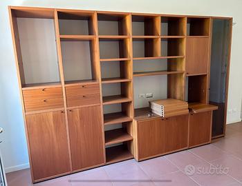 Armadio in legno per soggiorno