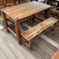 Tavolo rustico in legno massello con panche
