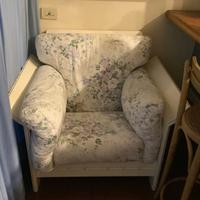 Poltrona bianca ampia