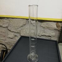 Cilindro graduato laboratorio