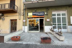Locale commerciale, viale Europa