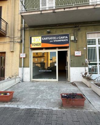 Locale commerciale, viale Europa
