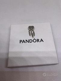 Charm Pandora Acchiappasogni con Tre Piume e Cuore