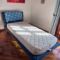 Letto singolo AXIL con ruote in legno + materasso