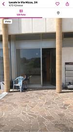 Locale commerciale con box a Martano
