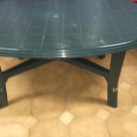 TAVOLO VERDE  OVALE   E  TAVOLI BIANCHI  90X 90