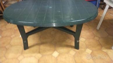 TAVOLO VERDE  OVALE   E  TAVOLI BIANCHI  90X 90