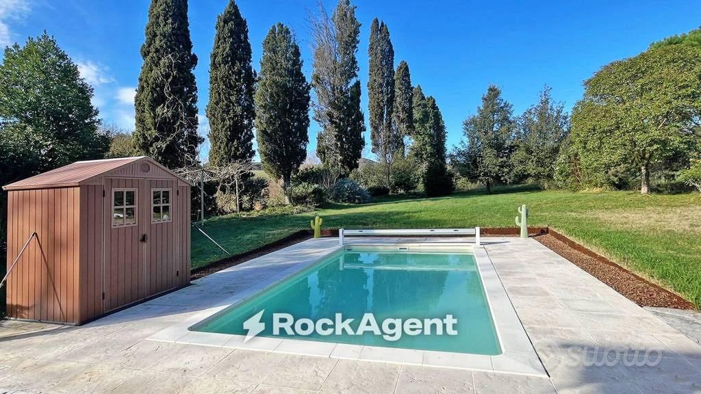 Rustico / Casale di 400 m² con più di 5 locali a R - Vista 3