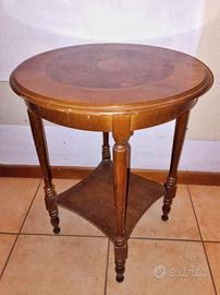 Tavolino antico da salotto.