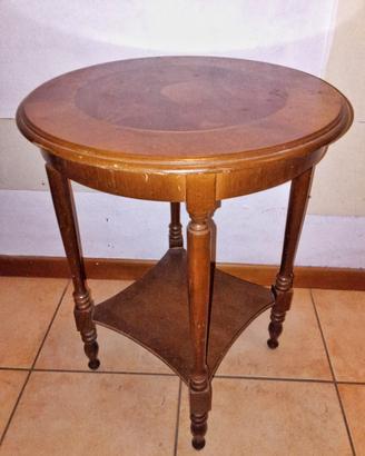 Tavolino antico da salotto.
