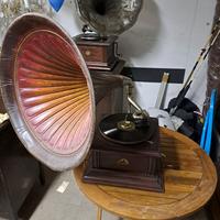 grammofono antico monarch funzionante si trova a l