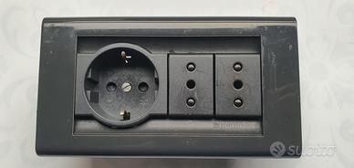 BTICINO LIVING CLASSIC COMPLETO 4740,SCHUKO 4 post