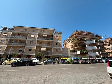 Balduina - negozio con due vetrine