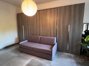 Parete attrezzata con letto e armadio 