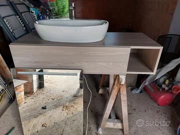 Mobiletto bagno design con lavabo