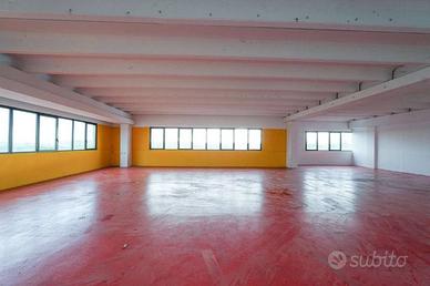 Immobile di 258 m² con 1 locale a Boltiere