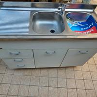 Lavello da cucina con mobile in acciaio inox 