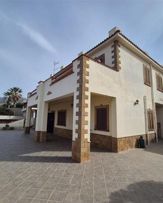 Trappeto: Villa esclusiva con accesso privato al