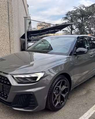 AUDI A1 SPB 30 TFSI S tronic Identity Black KM.0