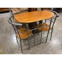 TAVOLINO PIU DUE SGABELLI