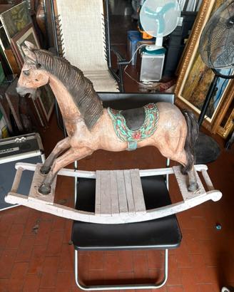 Cavallo a dondolo antico vintage