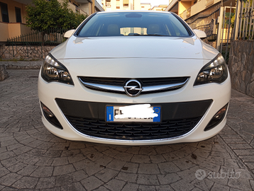 Opel Astra j 1,7 TD versione cosmo 2014