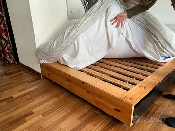 Letto 1 piazza e mezzo in legno con materasso