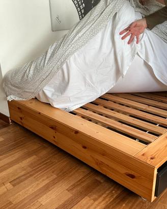 Letto 1 piazza e mezzo in legno con materasso