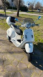 Vespa GTS 300 Bianca - Condizioni da collezionista