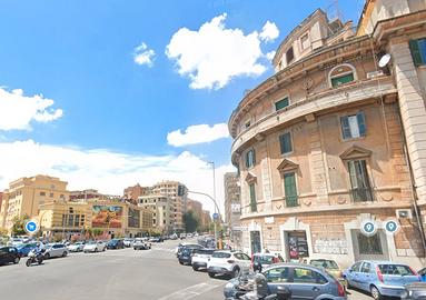 Tiburtina stanza singola ristrutturata con balcone