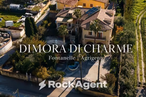 Villa di 916 m² con più di 5 locali e box auto a A