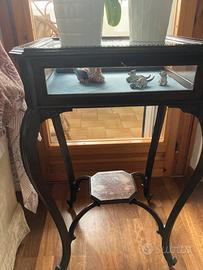 Tavolino a vetrina. Inglese 800