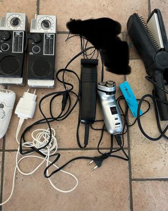 Set di piccoli elettrodomestici da aggiustare.