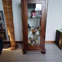 vetrinetta stile antico.