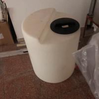 Contenitore per acqua in plastica