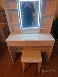 Mobile toeletta trucchi