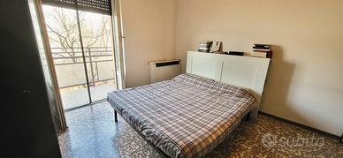 Singola ampia e luminosa in piazza Firenze