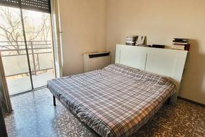 Singola ampia e luminosa in piazza Firenze