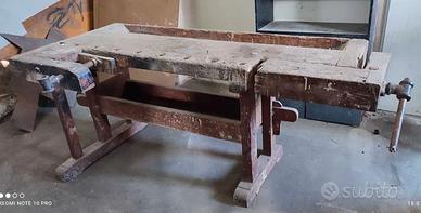 Antico banco da falegname