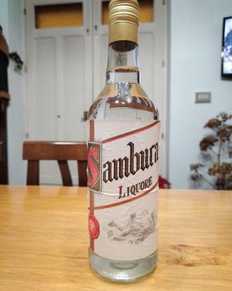 Bottiglia da 70 cl di Sambuca liquore italiano