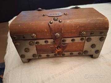 Bauletto antico in legno 