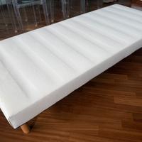 Letto pari al nuovo con testiera