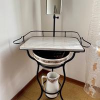 Lavabo da camera in ferro, marmo e ceramica