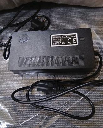 Carica batteria scooter elettrico nuovo