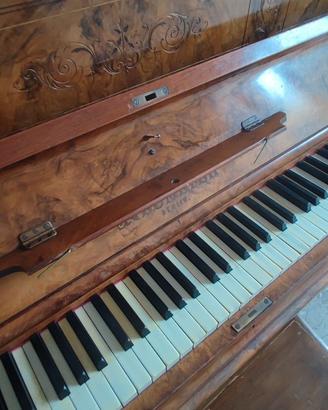pianoforte a muro in radica di noce