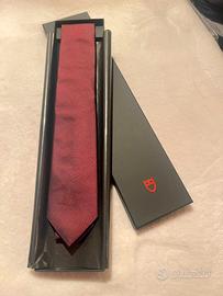 Tudor Cravatta Bordeaux In Seta Nuova Completa