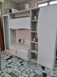 MERAVIGLIOSA PARETE ATTREZZATA 